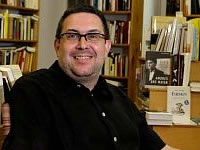 Javier Aparicio, crítico literario y profesor: ''Un libro malo no se merece una crítica de página entera en el diario''