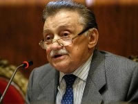 Mario Benedetti permanecerá internado