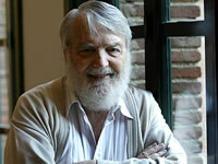 Aprueban proyecto de reconocimiento a Osvaldo Bayer